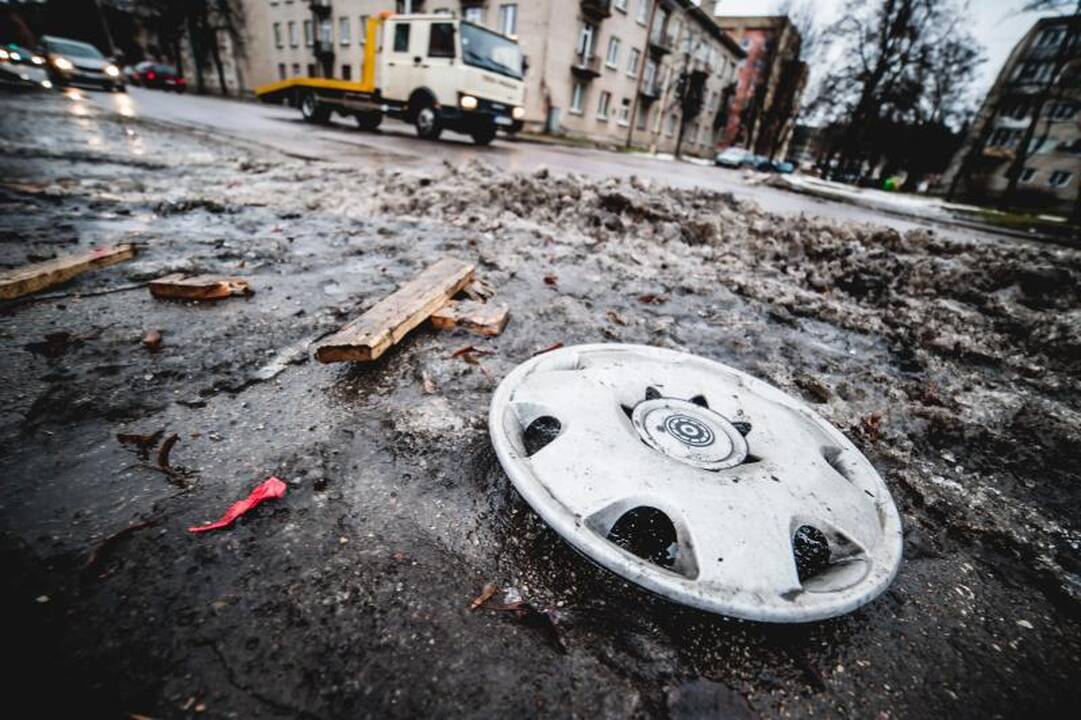 Gal teisėjai nematė duobėtų Kauno gatvių?