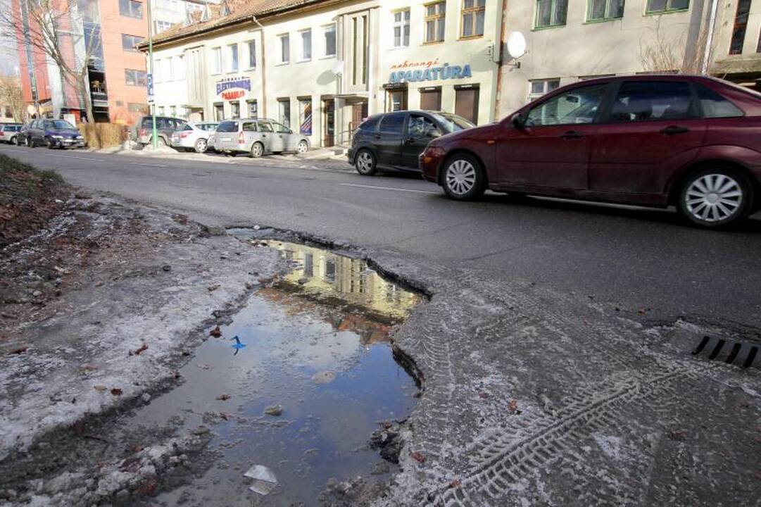 Dėl duobių sugadintų mašinų – 17  skundų