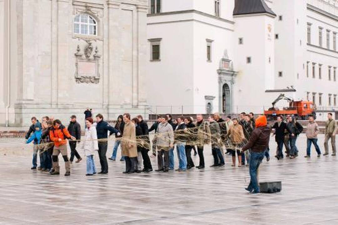 Apie žuvis kalbėjo aikštėje