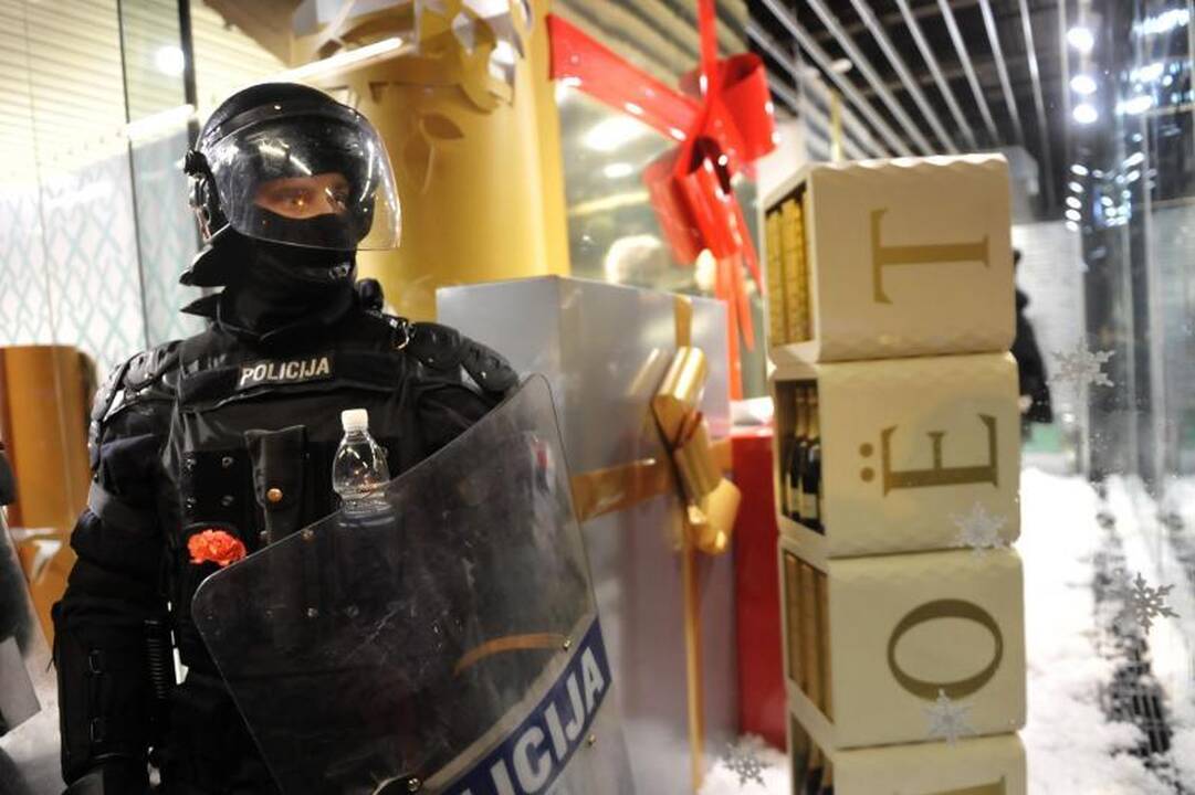 Balkanų deimantas nebespindi: protestai tapo Slovėnijos kasdienybe