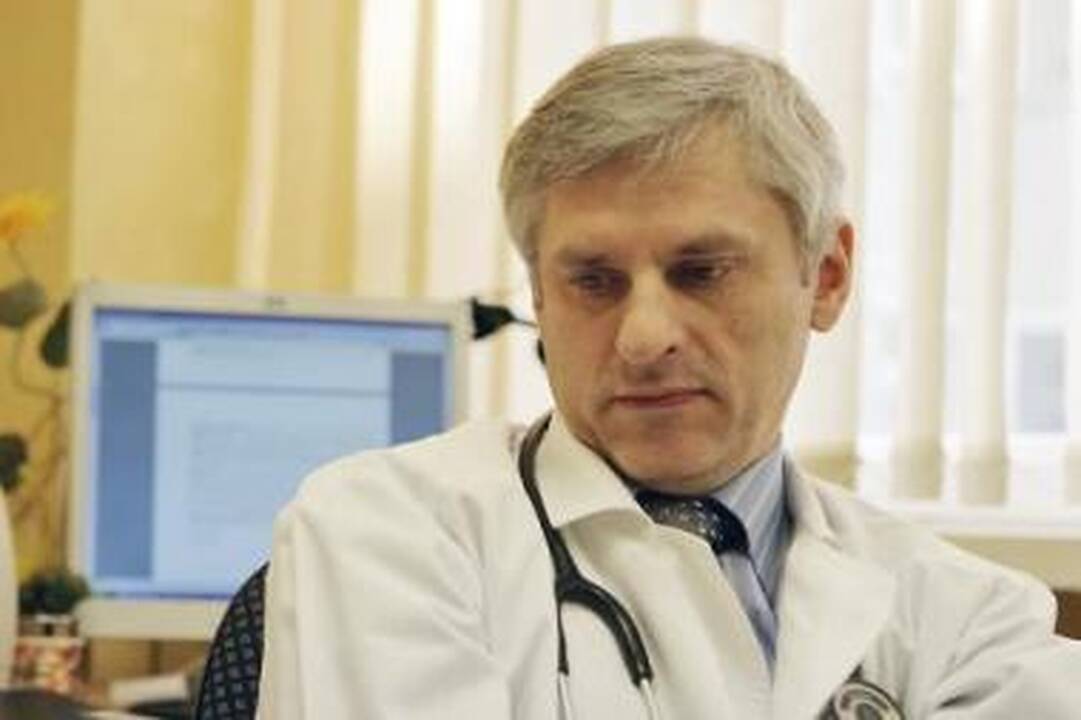 Atokvėpis: gydytojui M.Diržinauskiui – trumpa pertraukėlė tarp darbų.