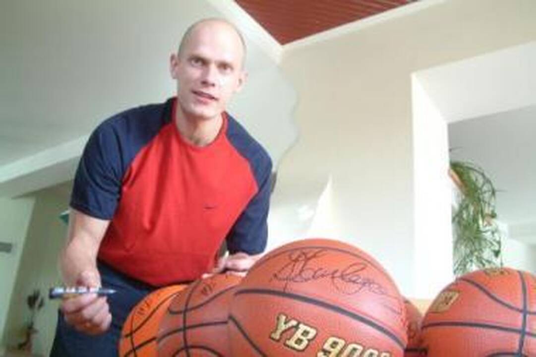 Nepasididžiuoja: su profesionaliuoju sportu atsisveikinęs S.Štombergas neatsisako pažaisti mėgėjų varžybose.