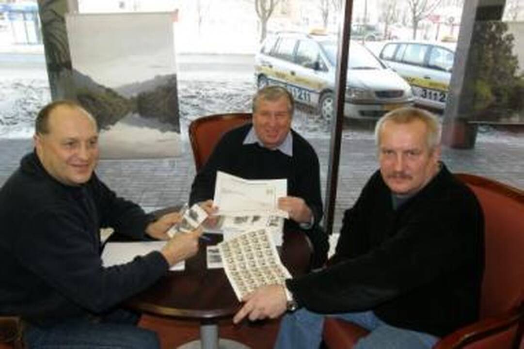 Patirtis: kasmet naktinio žygio organizatoriai E.Kazlauskis, A.Grublys ir L.Stonkus sugalvoja vis daugiau įdomybių.