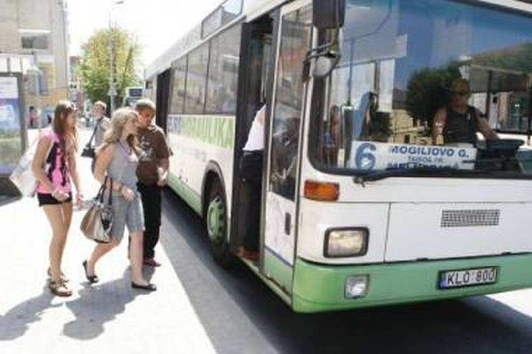 Problema: ne visi klaipėdiečiai sugeba patekti į jūros link vežančius autobusus.