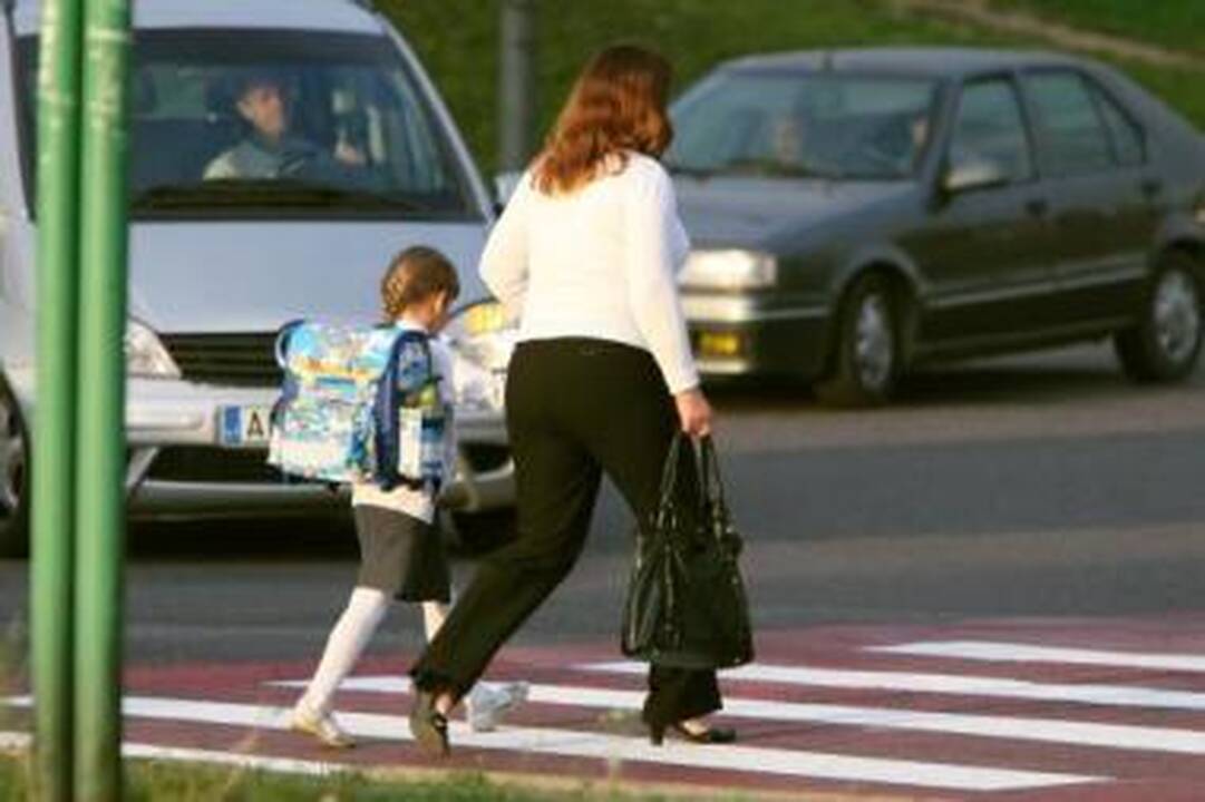 Tikslas: įvairiomis akcijomis siekiama, kad pirmosiomis rugsėjo dienomis mokinukai galėtų saugiai pereiti gatvę.