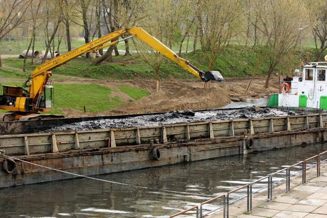 Dumblo išplukdymo      darbai stringa   