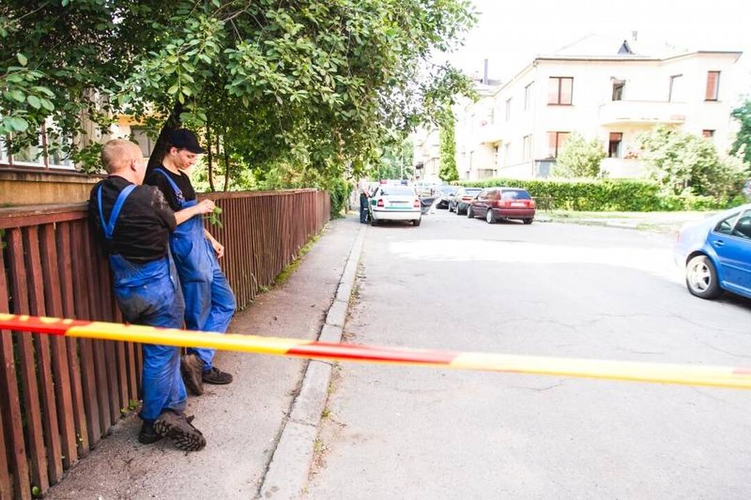 Atomazga: po automobiliu rastas mįslingas prietaisas sunaikintas
