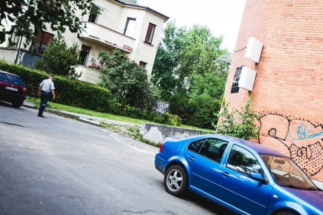 Atomazga: po automobiliu rastas mįslingas prietaisas sunaikintas