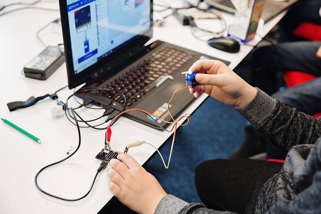 Plečiasi nemokama kūrybinių technologijų akademija