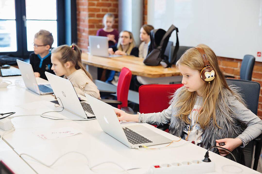 Plečiasi nemokama kūrybinių technologijų akademija