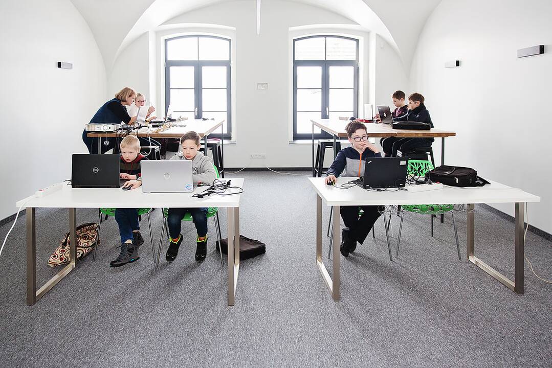 Plečiasi nemokama kūrybinių technologijų akademija