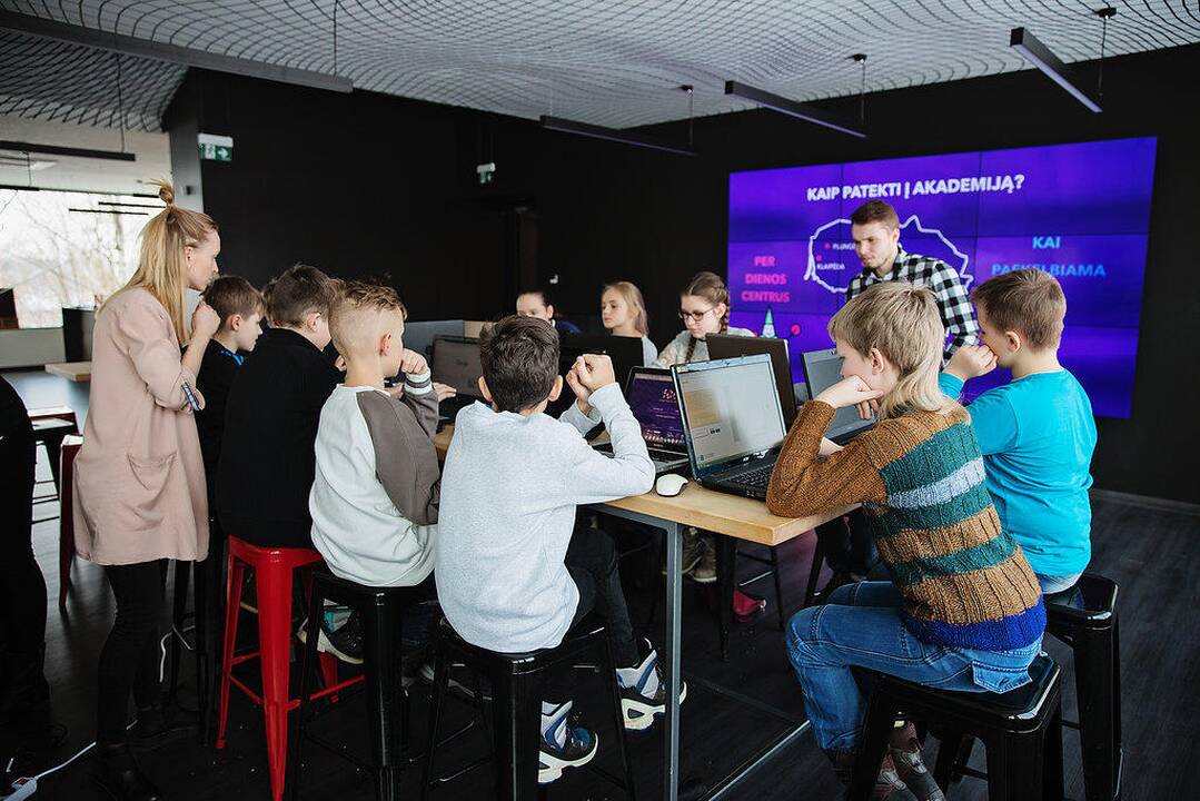 Plečiasi nemokama kūrybinių technologijų akademija