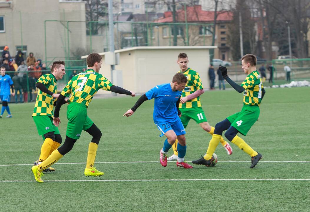 Futbolas : "Spyris" - "Kaunas"