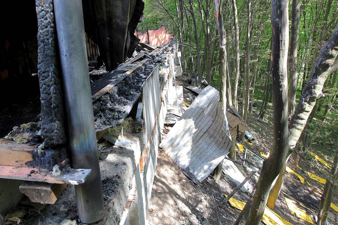 Buvęs „Trijų mergelių“ arba 3M klubas po gaisro