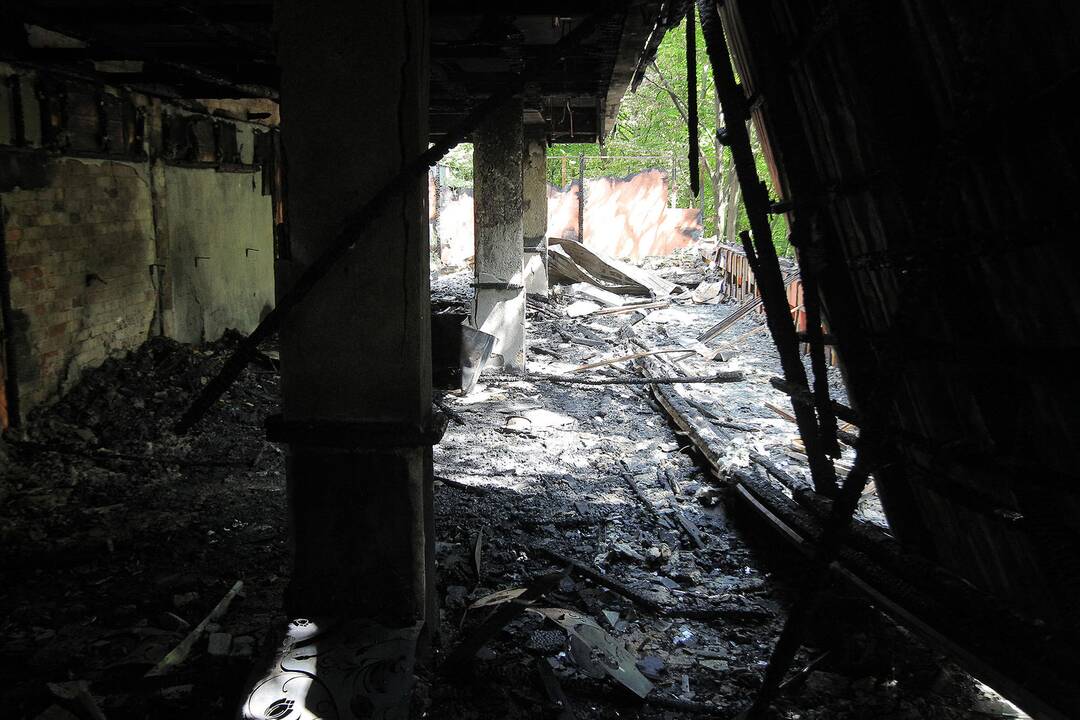 Buvęs „Trijų mergelių“ arba 3M klubas po gaisro