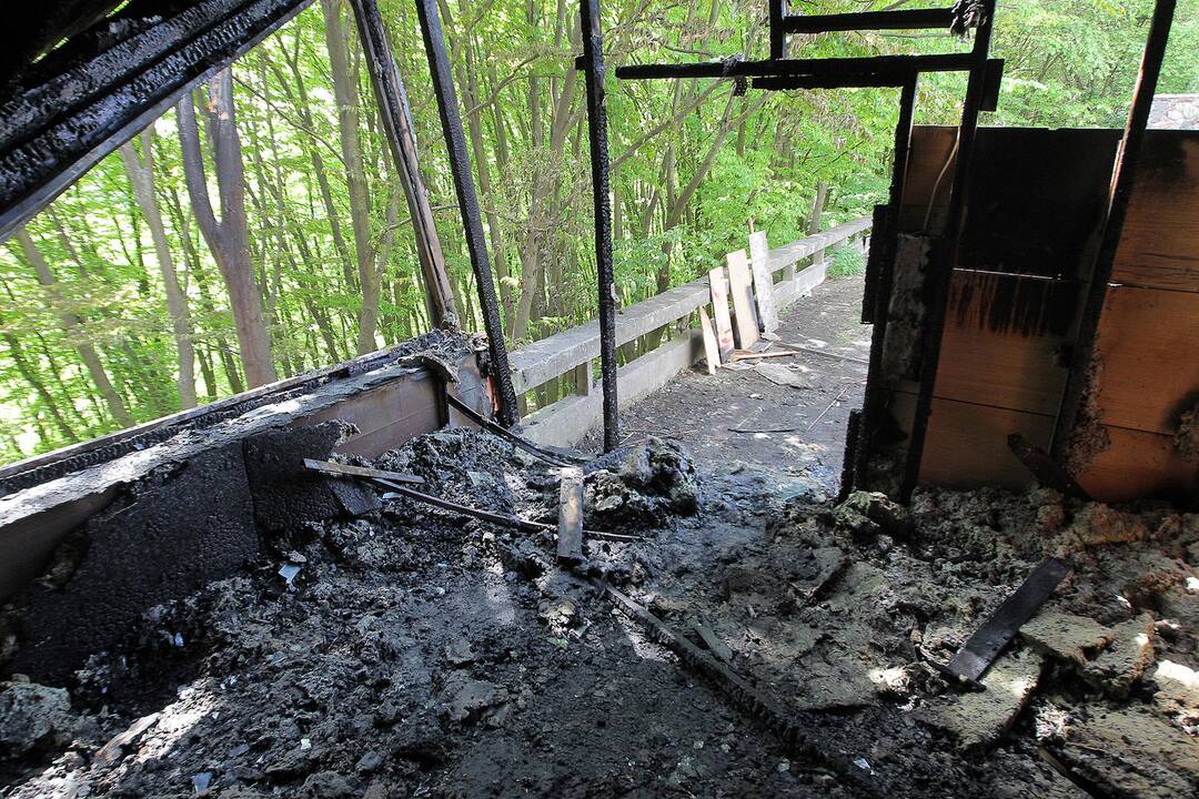 Buvęs „Trijų mergelių“ arba 3M klubas po gaisro