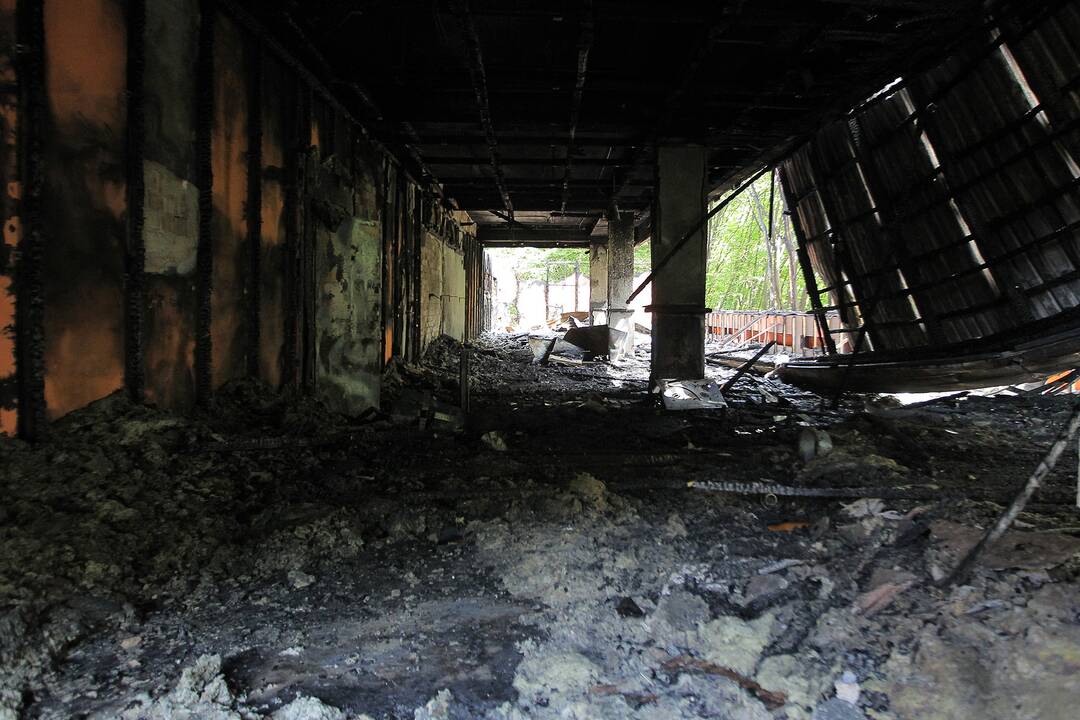 Buvęs „Trijų mergelių“ arba 3M klubas po gaisro