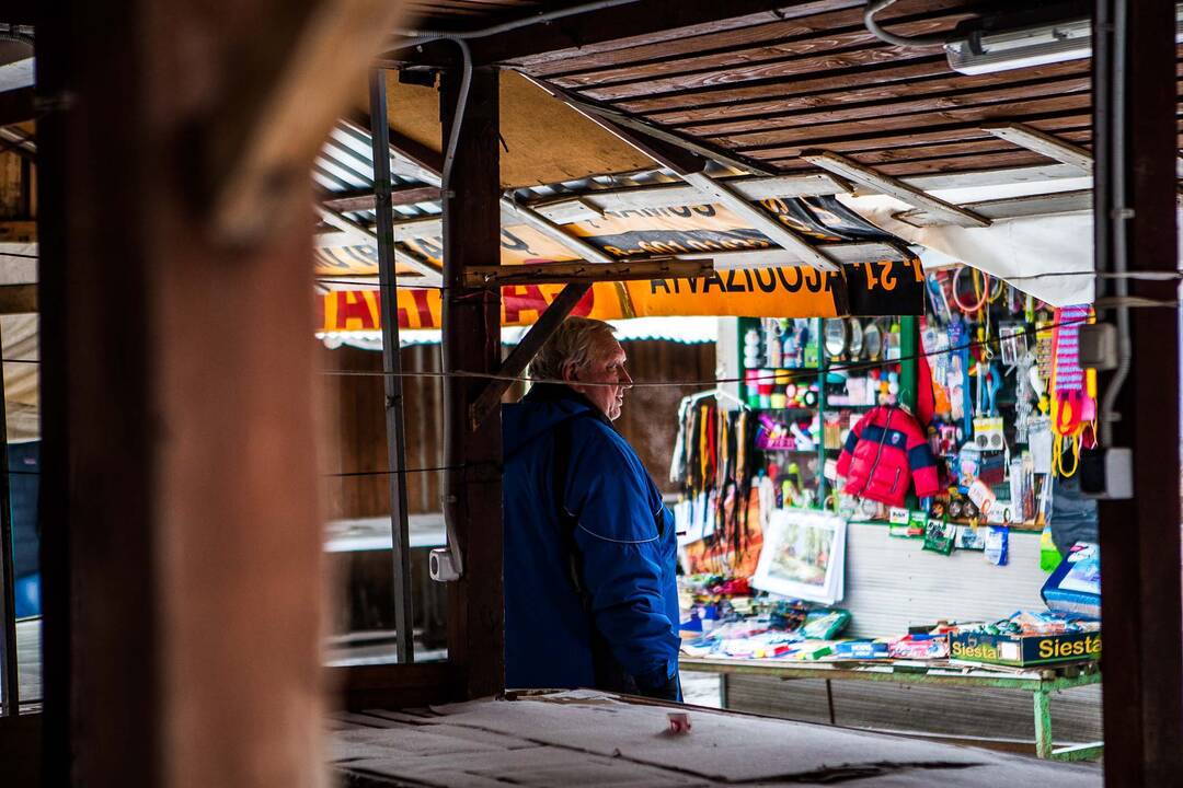 Žvarbus oras išretino turgaus prekiautojų gretas