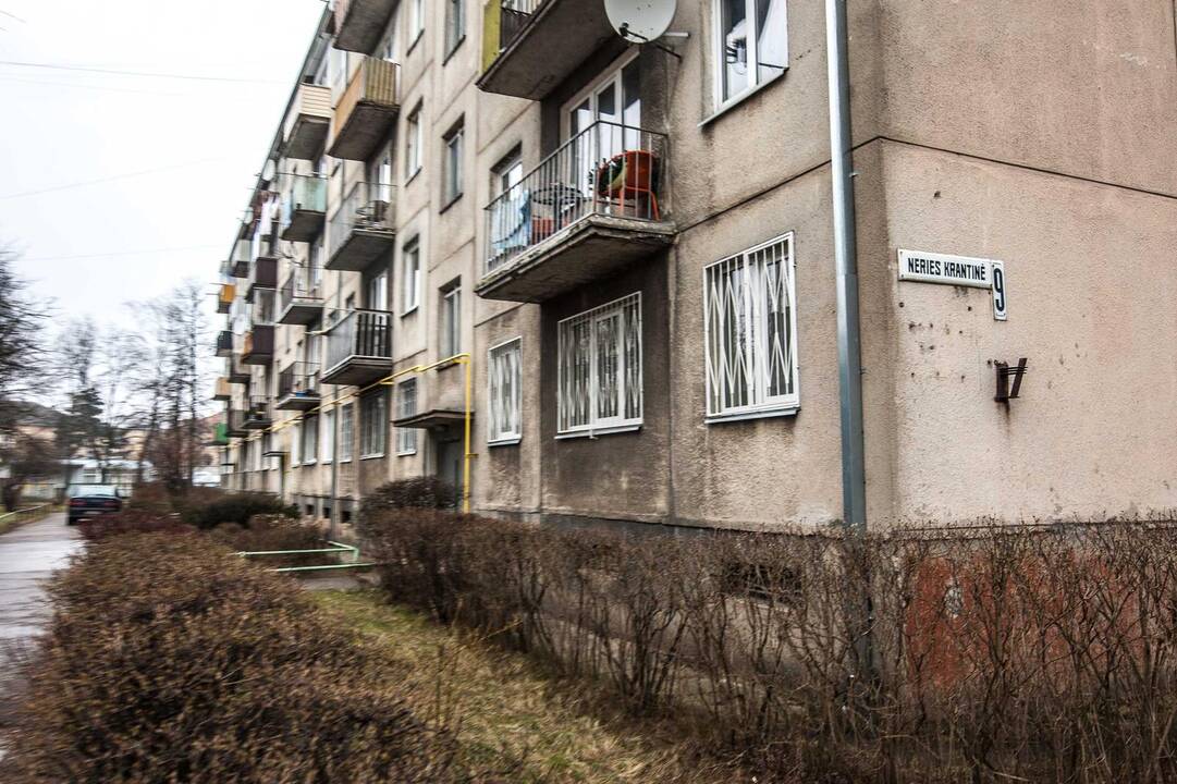 Užlieta laiptinė Neries krantinės 9-ajame name