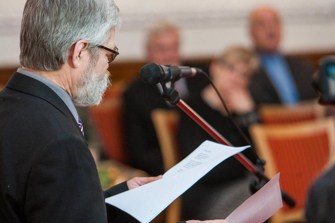 Kauno rotušėje poetui V. Braziūnui įteikta B. Brazdžionio premija