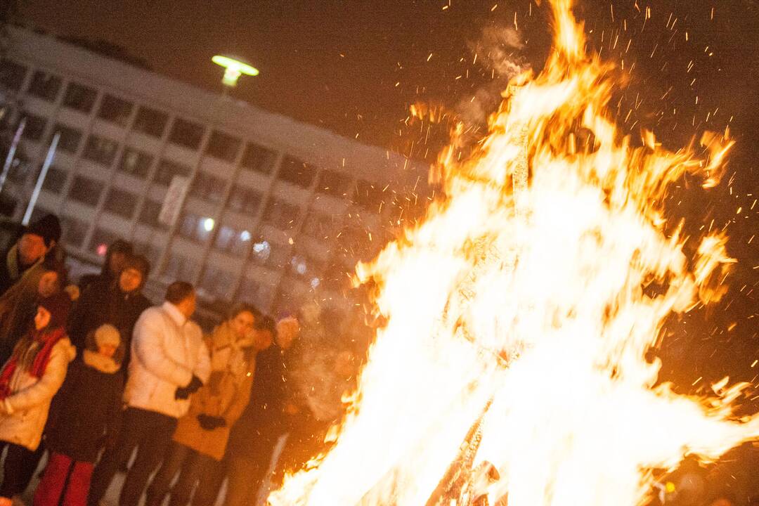 Laisvės laužai Karo muziejaus sodelyje