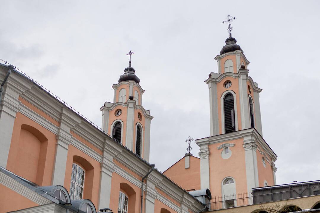 Pabaigta Jėzuitų bažnyčios fasado restauracija