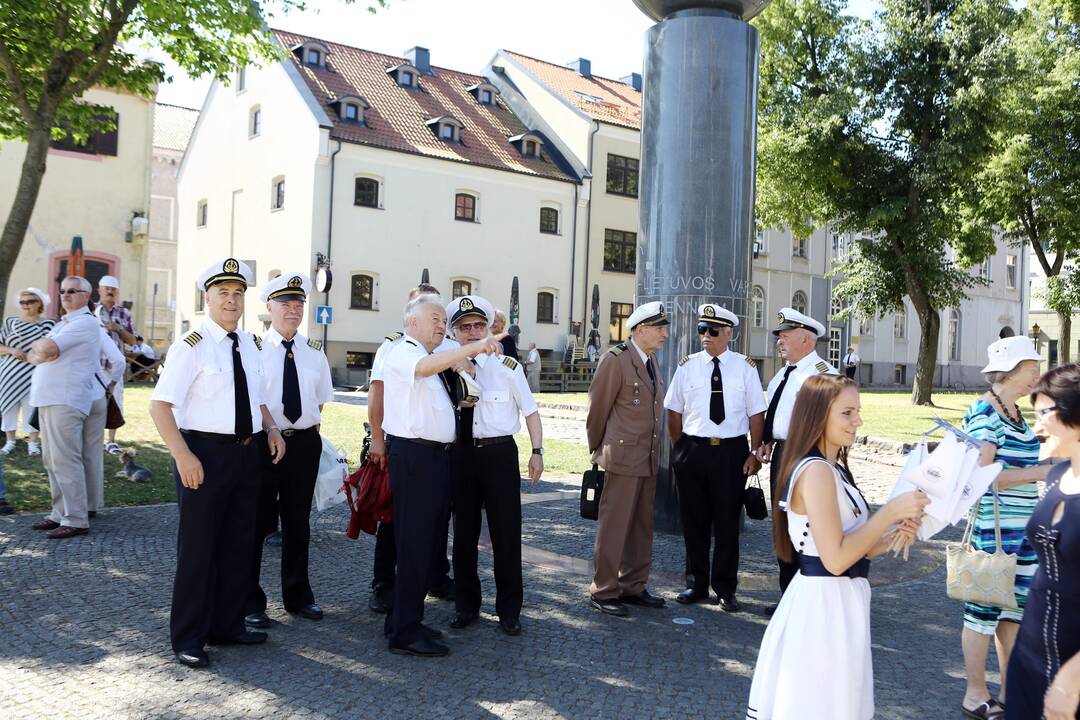 Meridianas iškėlė bures