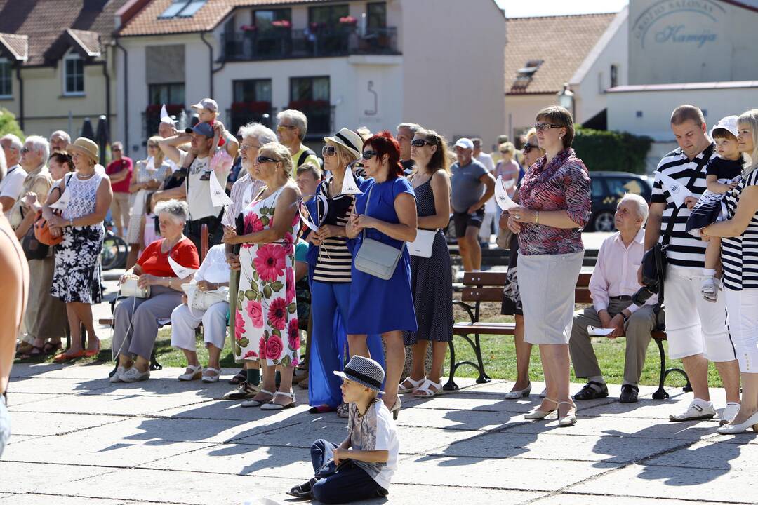 Meridianas iškėlė bures