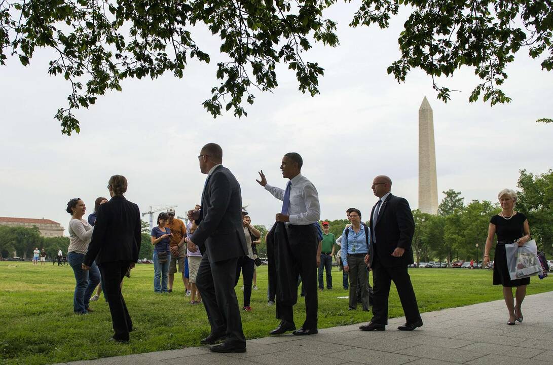 B. Obama pasivaikščiojo po Vašingtoną