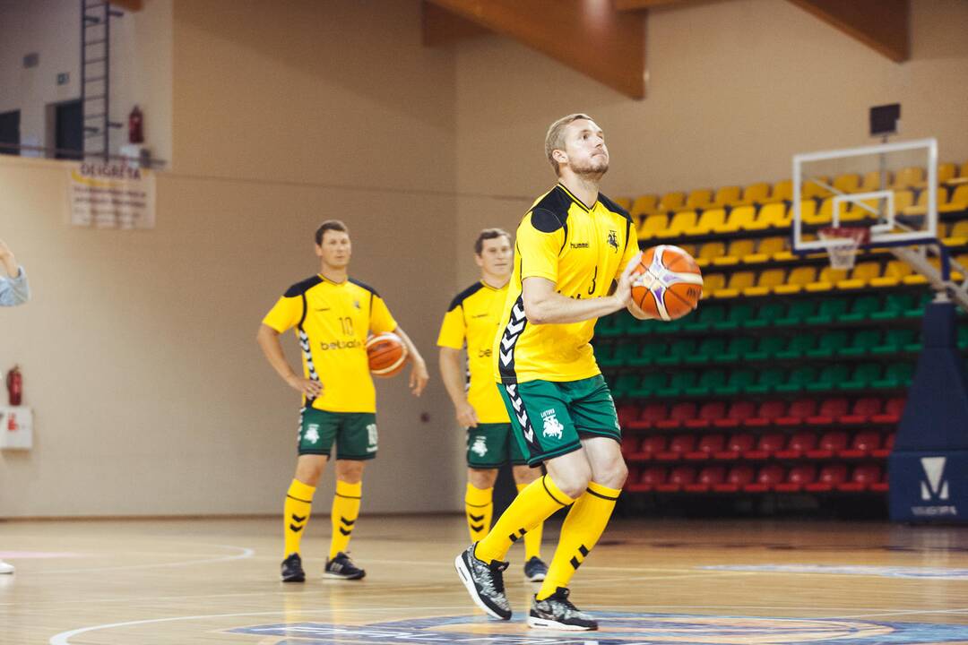 Palangoje varžėsi Lietuvos rinktinės krepšininkai ir futbolininkai 