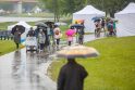 Šventinę dieną lietus plauna tik gatves, bet ne nuotaikas: kauniečiai mėgaujasi renginių gausa