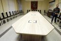 Atsinaujinimas: rotušės posėdžių salėje sumontuotas naujas stalas, prie kurio, reikalui esant, galės susėsti visa Klaipėdos miesto taryba.
