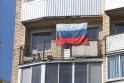 Kauniečius papiktino Rusijos vėliava ant daugiabučio balkono: po pareigūnų vizito jos nebeliko