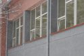 Per šalčius, kai mokykla buvo tuščia, atviri Vydūno gimnazijos sporto salės langai stulbino klaipėdiečius.
