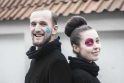 Šokėjas, choreografas T.Baužas ir Klaipėdos lėlių teatro kūrėja M.Mikalauskaitė.