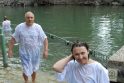 Antanas Stanevičius su žmona Egle atnaujino krikštą Jordano upėje