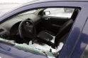 Nemalonumai: automobiliai apgadinami įvairiais būdais – vieniems praduriamos padangos, kitiems išdaužiami langų stiklai.