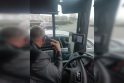 Išsiliejo: po vos neįvykusios avarijos lengvojo automobilio vairuotojas apipylė autobusą vairuojantį vyrą bjauriausiais žodžiais.