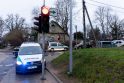 Vilniuje automobilis sužalojo du policininkus, šie panaudojo šaunamuosius ginklus