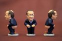 Ispanijoje pardavinėjamos besituštinančio F. Hollande&#039;o statulėlės