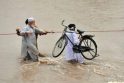 Pakistane potvyniai ir audros nusinešė apie 150 žmonių gyvybių