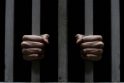 Sumuštą ir apiplėštą kalinį nuteistieji vertė tenkinti seksualiai