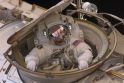 JAV astronautai pradėjo paskutinį išėjimą į atvirą kosmosą