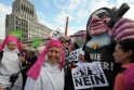 Gimtoji Vokietija popiežių pasitiko protestu