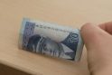 Pusė lietuvių netiki lito devalvavimu Pusė lietuvių netiki lito devalvavimu