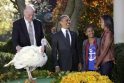 B. Obama renkasi kalakutą Padėkos dienai