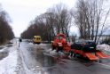 Per apsemtą ruožą kelyje Šilutė-Rusnė gyventojai vėl keliami specialiu autobusu