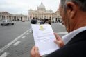 Laiškas: Vatikanas nepripažino aukštų dvasininkų kaltės, kad jie gynė kunigus pedofilus ir nepadėjo jų aukoms.