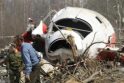 Versija: avarijos tyrėjai neslepia, kad pašaliniai asmenys Lenkijos prezidento lėktuvo pilotų kabinoje galėjo nulemti katastrofą.