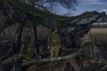 ES lyderiai ketina patvirtinti didesnę karinę paramą Ukrainai